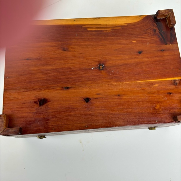 Vintage miniature cedar wood chest/hope chest/jewelry box-EUC - Picture 12 of 15
